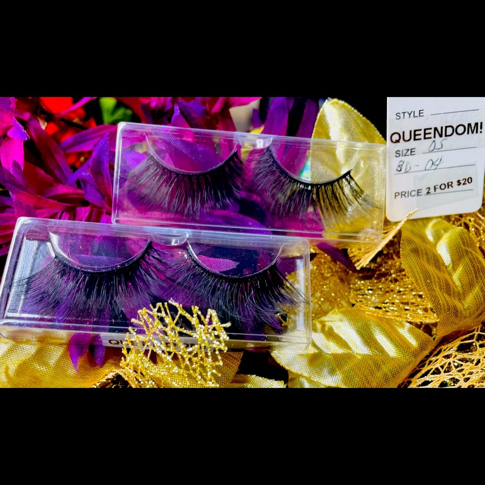 Soft 3D mink Lashes (Wispy) in the style “QUEENDOM”